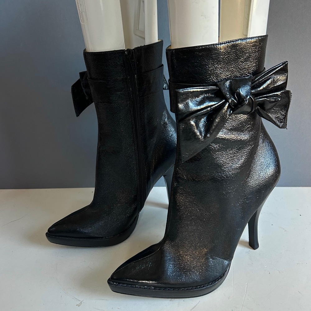 Hale Bob Black Patent Leather Stiletto‎ Ankle Boots Size 7 Bow Shiny Glam Dainty